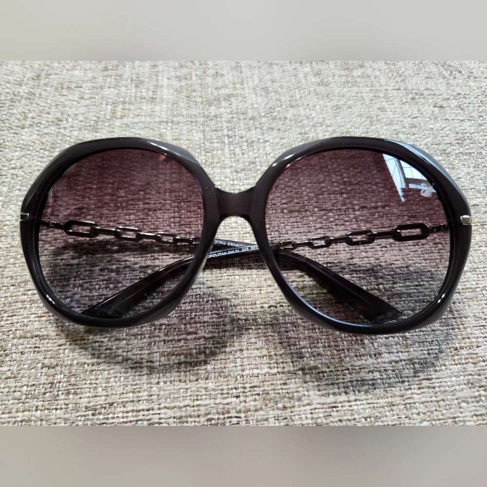 NEW SWAROVSKI COSMOPOLITAN SUNGLASSES. Cleaning cloth and case included.